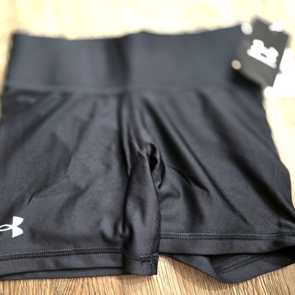 Under Armour Girls Athletic Black Shorts - Picture 1 of 4